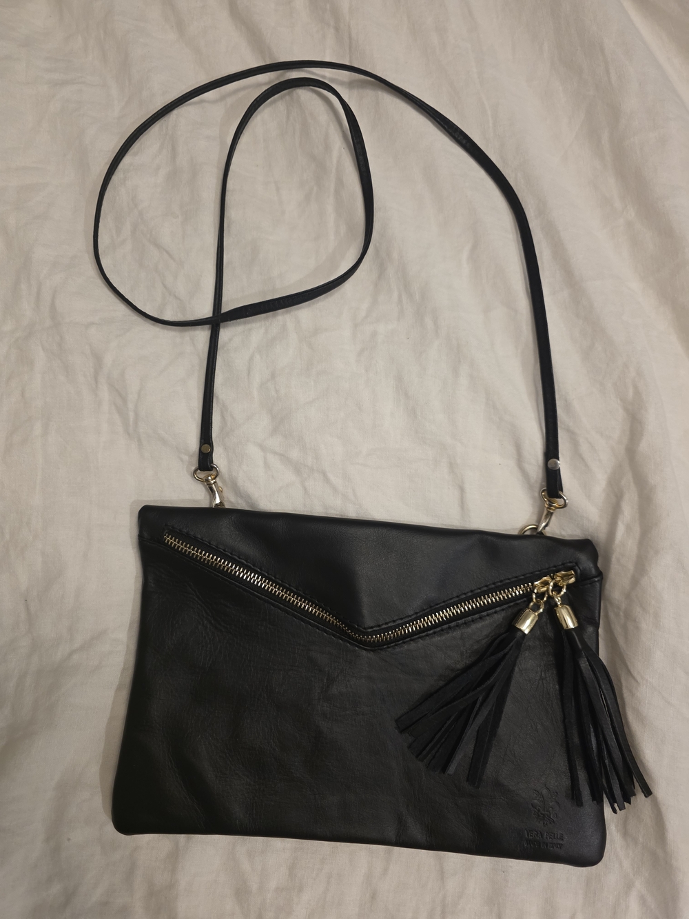 Vera Pelle Black Leather Crossbody with Tassel Zipper